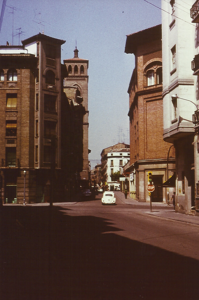 Intersection between the streets of San Jorge and San Vicente de Paúl (from left to right), 1970