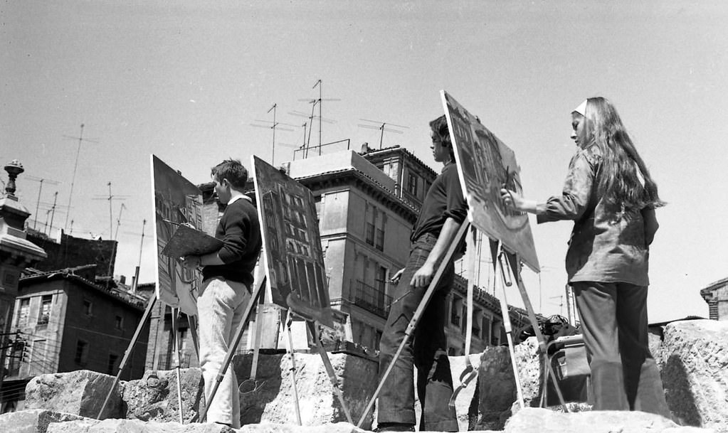 Three young participants in the III Zaragoza Fast Painting Contest held in 1972