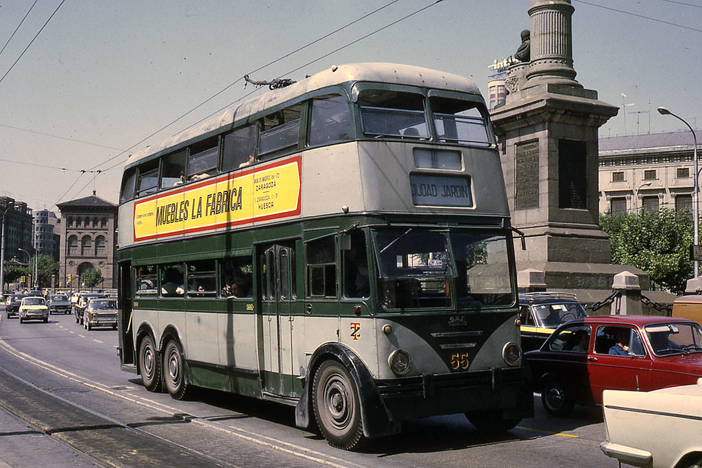 Trolleybus of the "Ciudad Jardín" line in the Plaza de Aragón, going to the Terminal of the Line, located in the Plaza de Santa Engracia, 1972