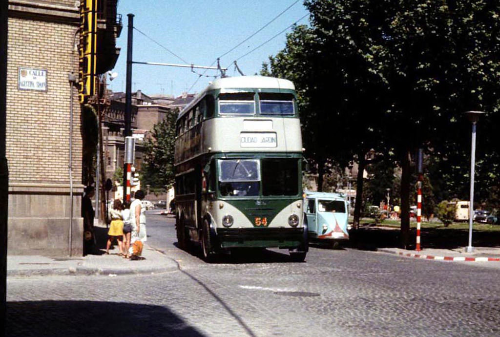 Corner of Calle de Agustina Simón and Paseo de Marina Moreno in Zaragoza, 1974