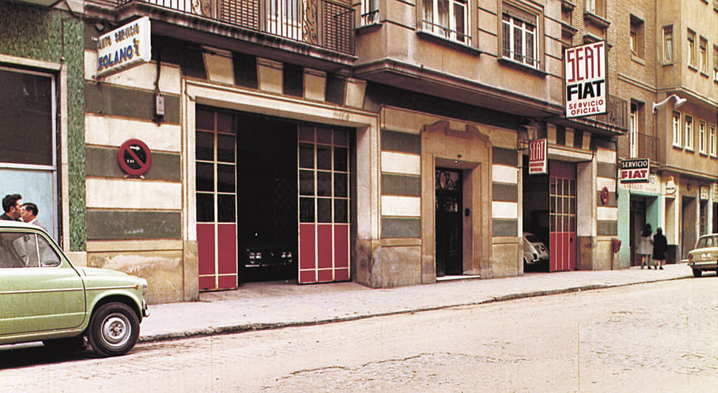 Solano Auto Service entrance, on Calle de la Madre Santa Joaquina de Vedruna, 1974