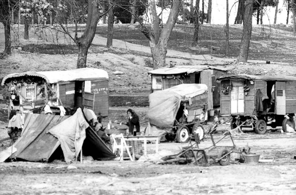 International Circus" temporarily parked in a space of the old Cabezo de Palomar, next to Avenida de Navarra, 1970