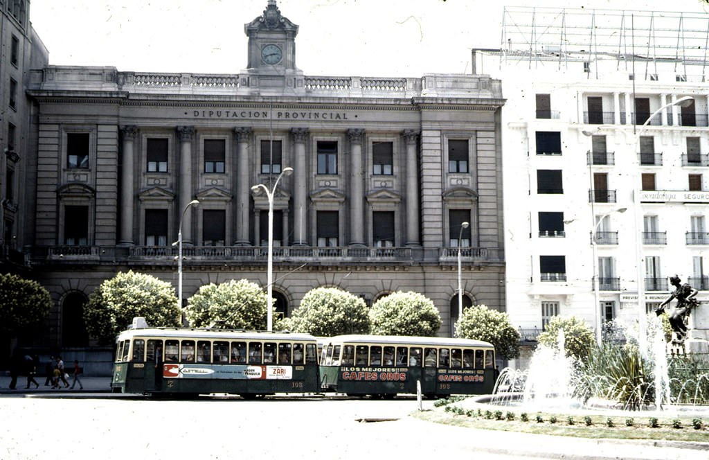 Plaza de España with the backdrop of the Provincial Council building, 1970
