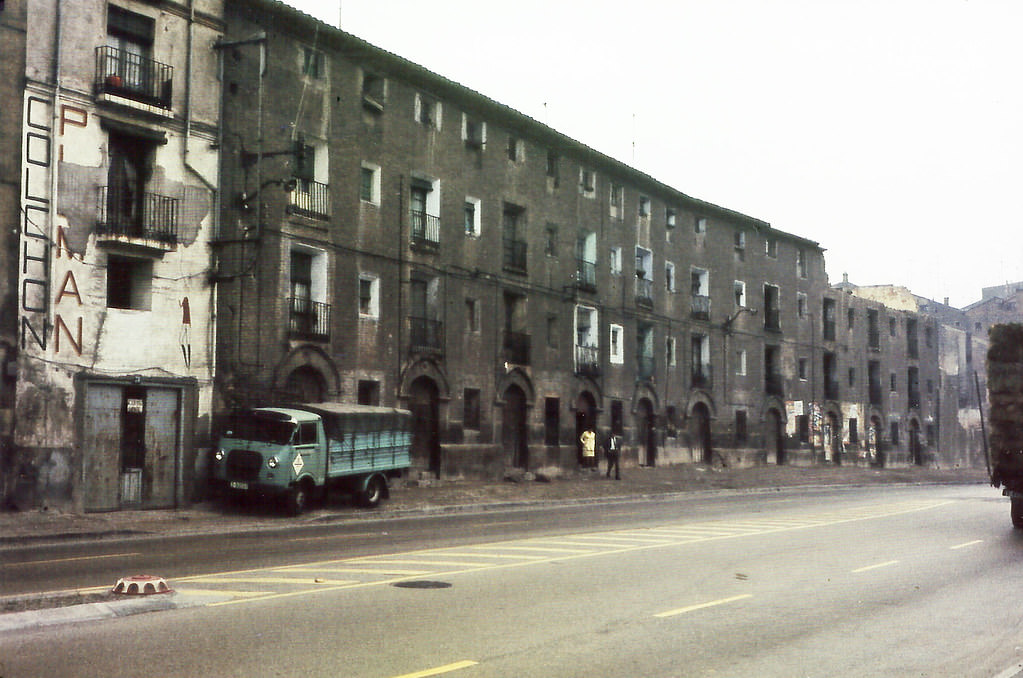 Serial houses from the 18th century built between the banks of the Ebro and Calle de los Infantes de San Pablo, 1970