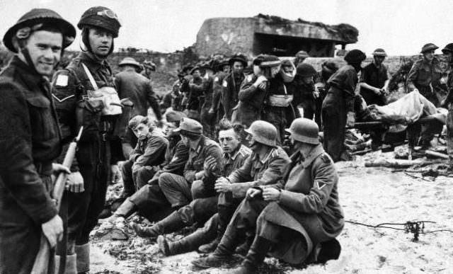 Haunting Aftermath Photos of German Soldiers after the D-Day Invasion ...