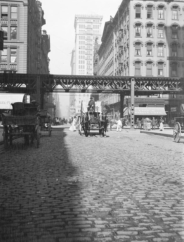 View of Monroe Street, west from Michigan Avenue, Chicago, Illinois, 1904.