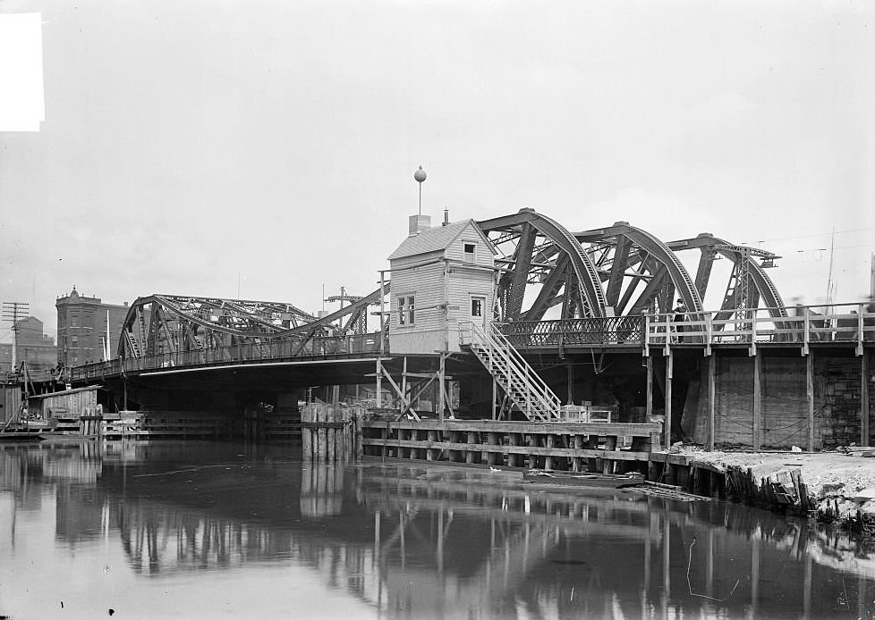 Division Street Bridge, view from the side showing the entire bridge from one side and the river underneath, Chicago, 1904.