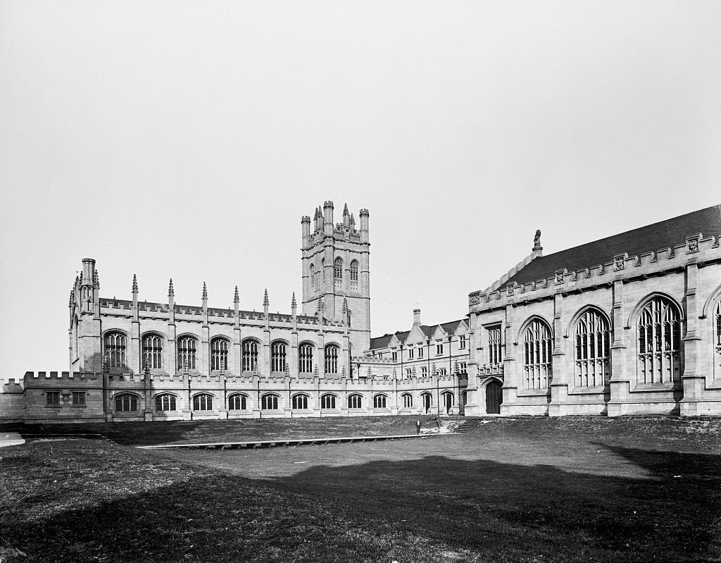 Hutchinson Hall, Mitchell Tower, Reynolds Club, and Leon Mandel Assembly Hall at the University of Chicago, 1901