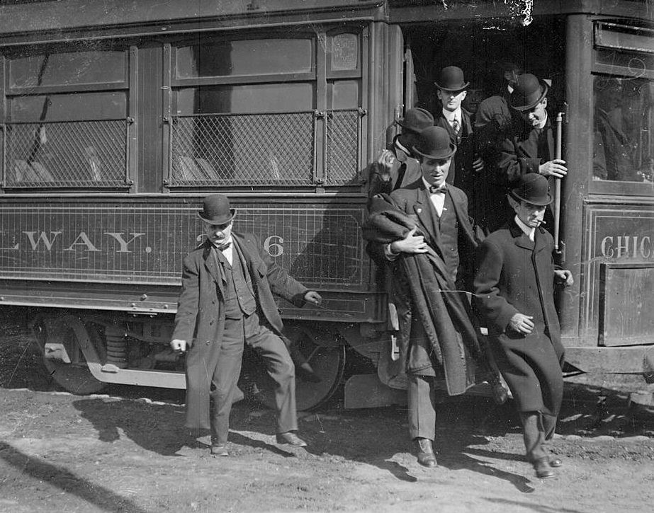 Men exiting a Chicago Union Traction Railway streetcar, Chicago, 1906.