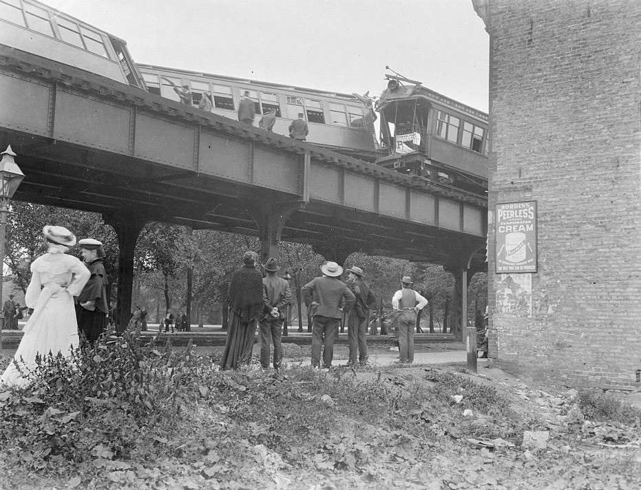 Elevated train accident near Garfield Park, Chicago, Illinois, 1905