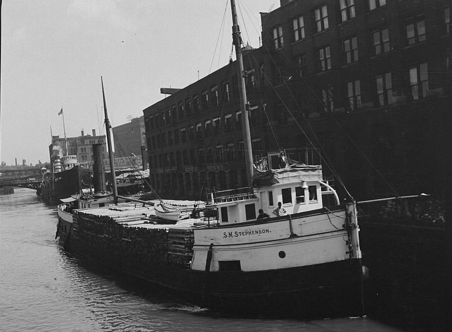 SM Stephenson lumber boat passing through Madison Street Bridge, Chicago, Illinois, 1905