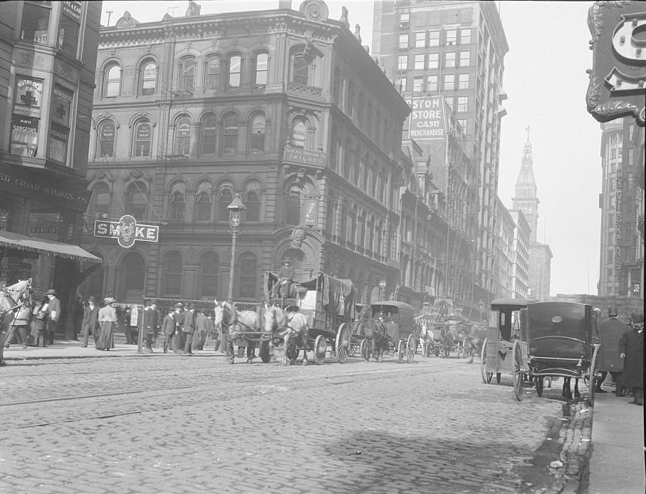 View of the northeast corner of Dearborn Street and Madison Street, Chicago, Illinois, 1905