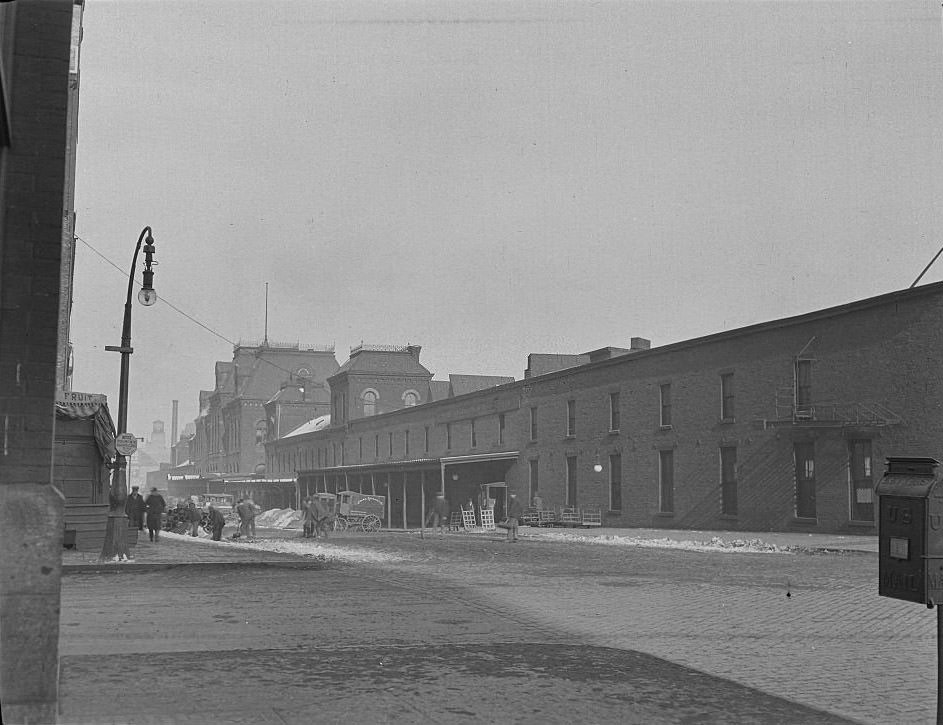 View of Union Depot from Jackson Boulevard and Canal Street, Chicago, Illinois, 1905