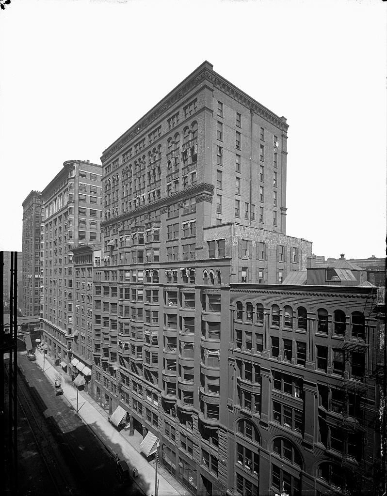 Dearborn Street looking north from Congress, Chicago, Illinois, 1905.