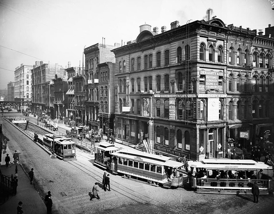 Streetcars exiting the LaSalle Street tunnel from Randolph Street, Chicago, Illinois, 1905