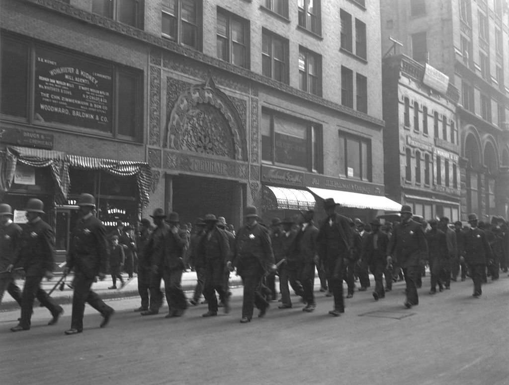 Policemen escort replacement workers against a strike organized by the International Brotherhood of Teamsters (IBT) at Montgomery Ward in Chicago, 1905.
