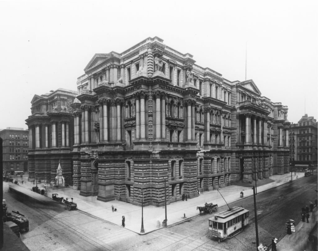 Chicago's City Hall and Cook County Courthouse, Chicago, 1900s