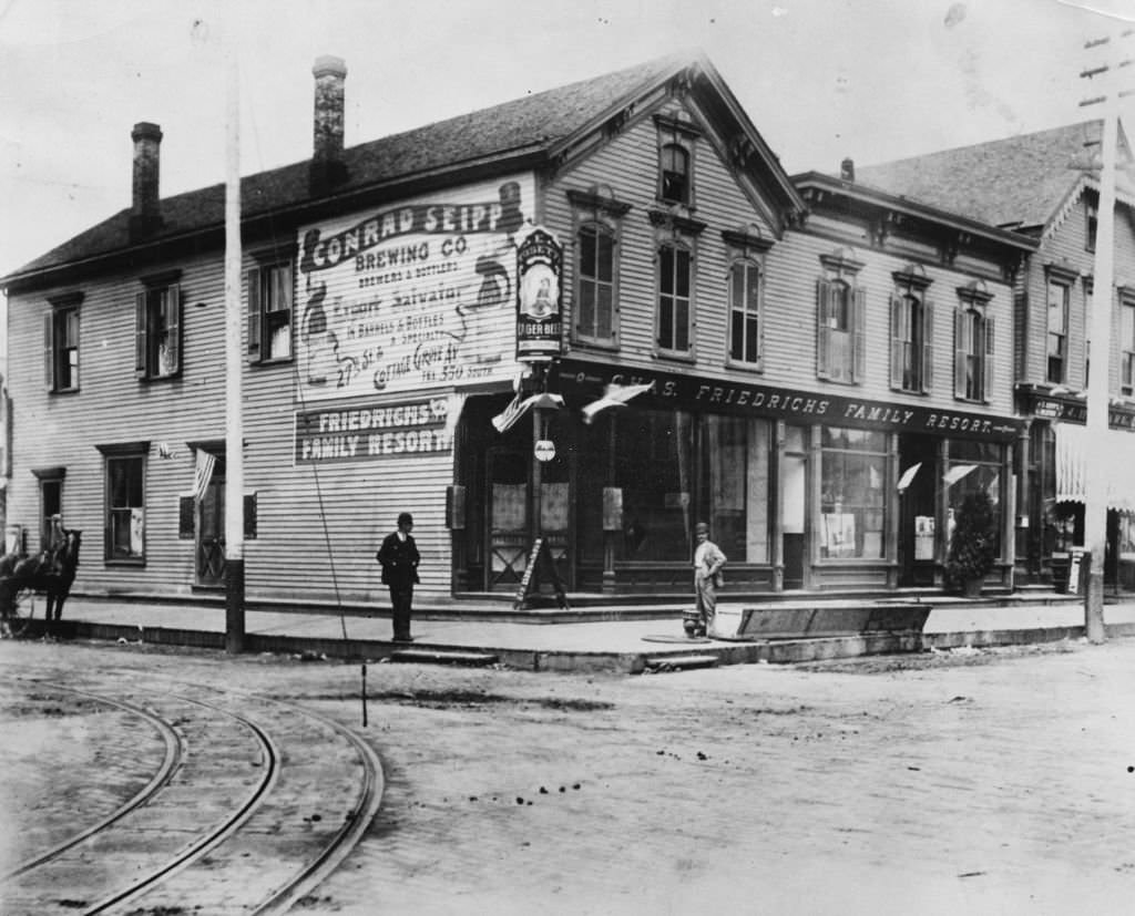 Exterior of Charles Frederichs Family Resort, located at 5497 Lakeside Avenue, Chicago, 1900s