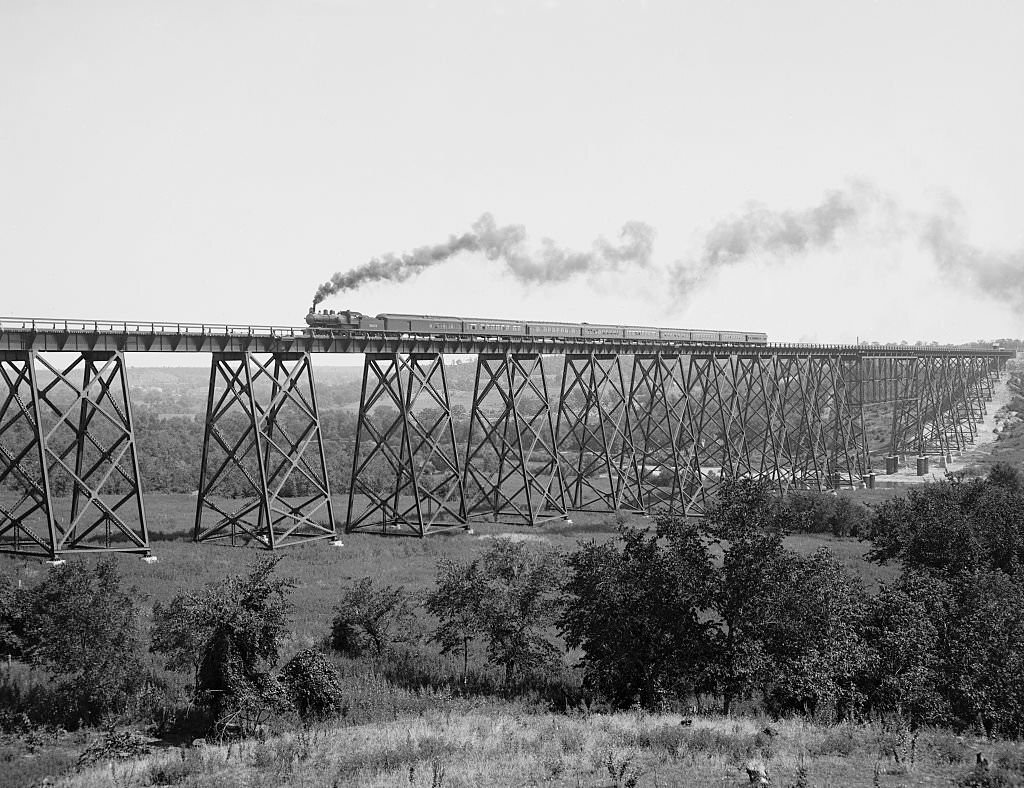 Chicago & North Western Railway Viaduct over Des Moines River, near Boone, 1900