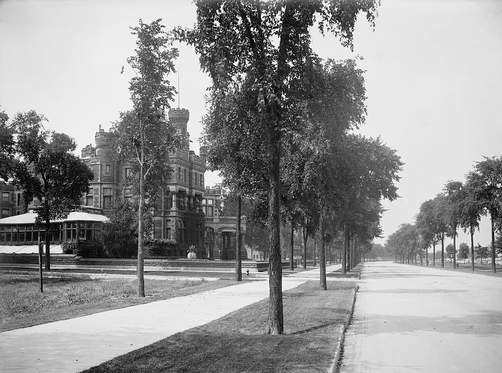 Lake Shore Drive with Palmer Mansion in Background, Chicago, Illinois, 1900