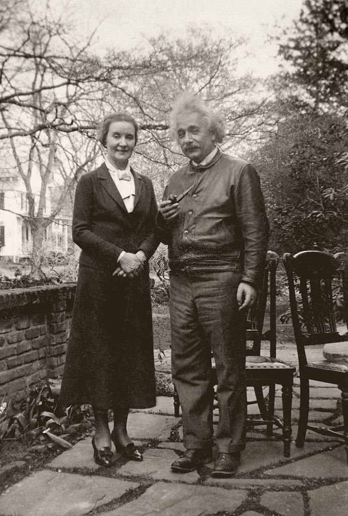 Alert Einstein with Margarita Konenkov