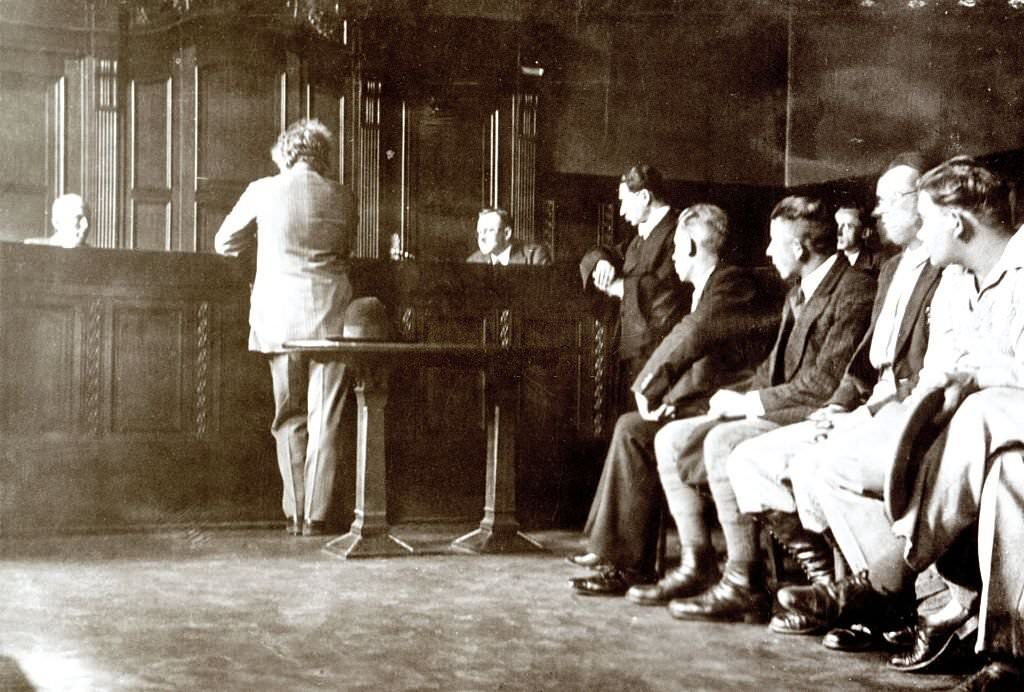 Albert Einstein in front of a Justice Court of Nazi Germany, in early 1933.