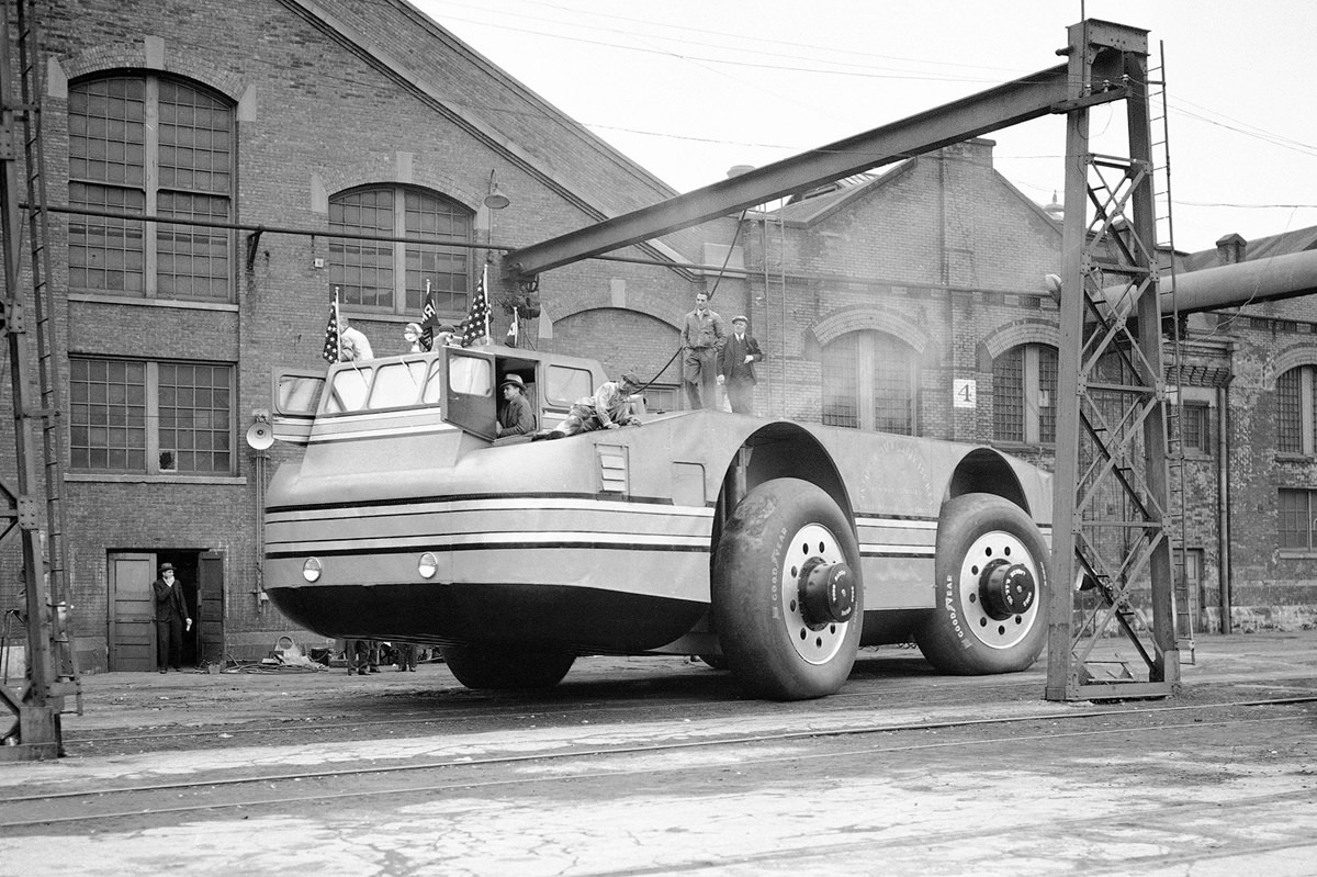 Chicagoans got their first good look at the giant snow cruiser built for the Admiral Byrd Antarctic expedition when it was rolled out of the Chicago construction yards on October 24, 1939.