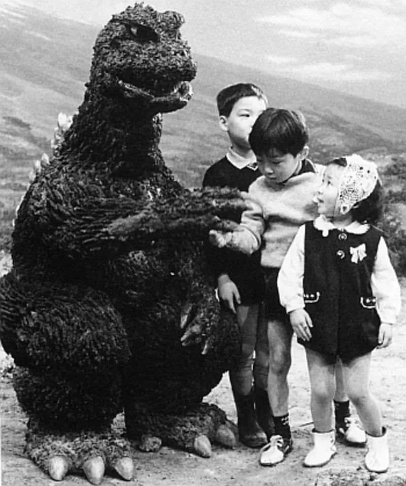 Stunning Behind-the-scene Photos from the Making of the first Godzilla movie, 1954