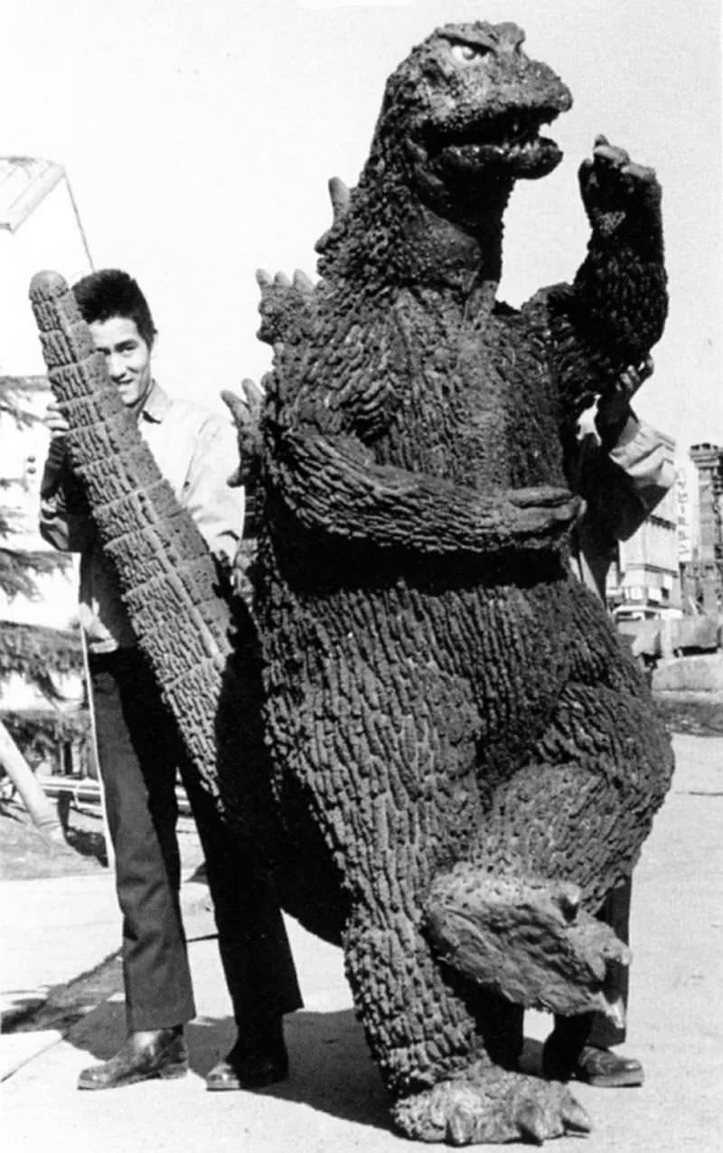 Stunning Behind-the-scene Photos from the Making of the first Godzilla movie, 1954