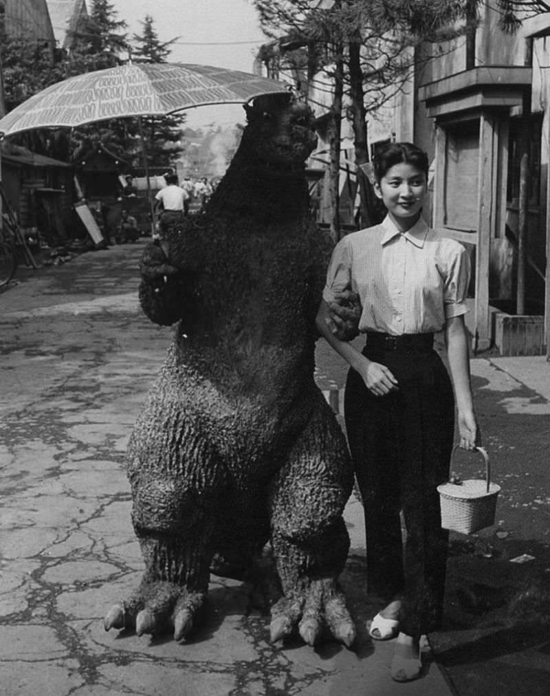 Stunning Behind-the-scene Photos from the Making of the first Godzilla movie, 1954