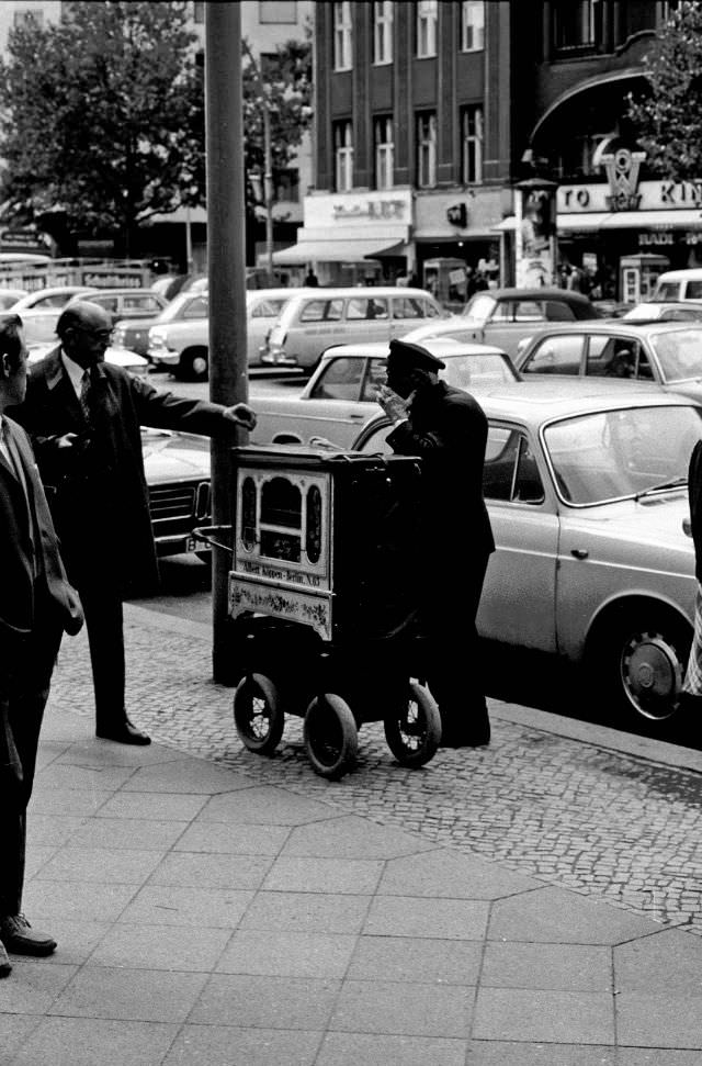 Life in Berlin in 1970 Through the Lens of Heinrich Klaffs