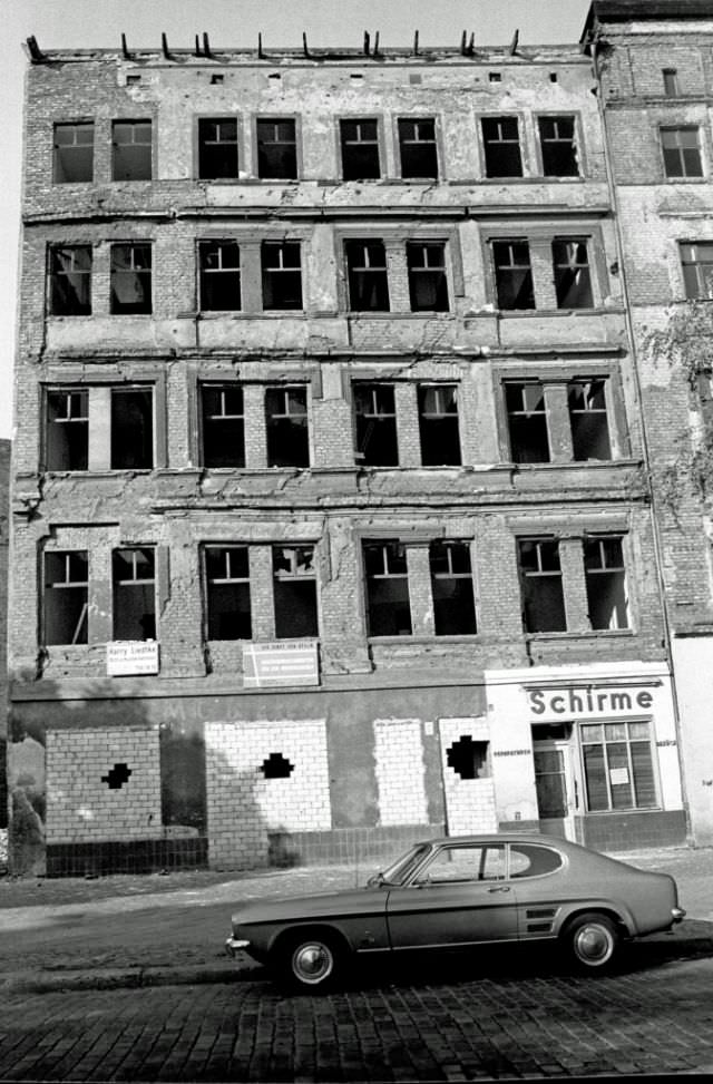 Life in Berlin in 1970 Through the Lens of Heinrich Klaffs