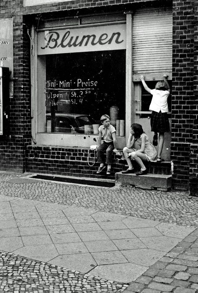 Life in Berlin in 1970 Through the Lens of Heinrich Klaffs