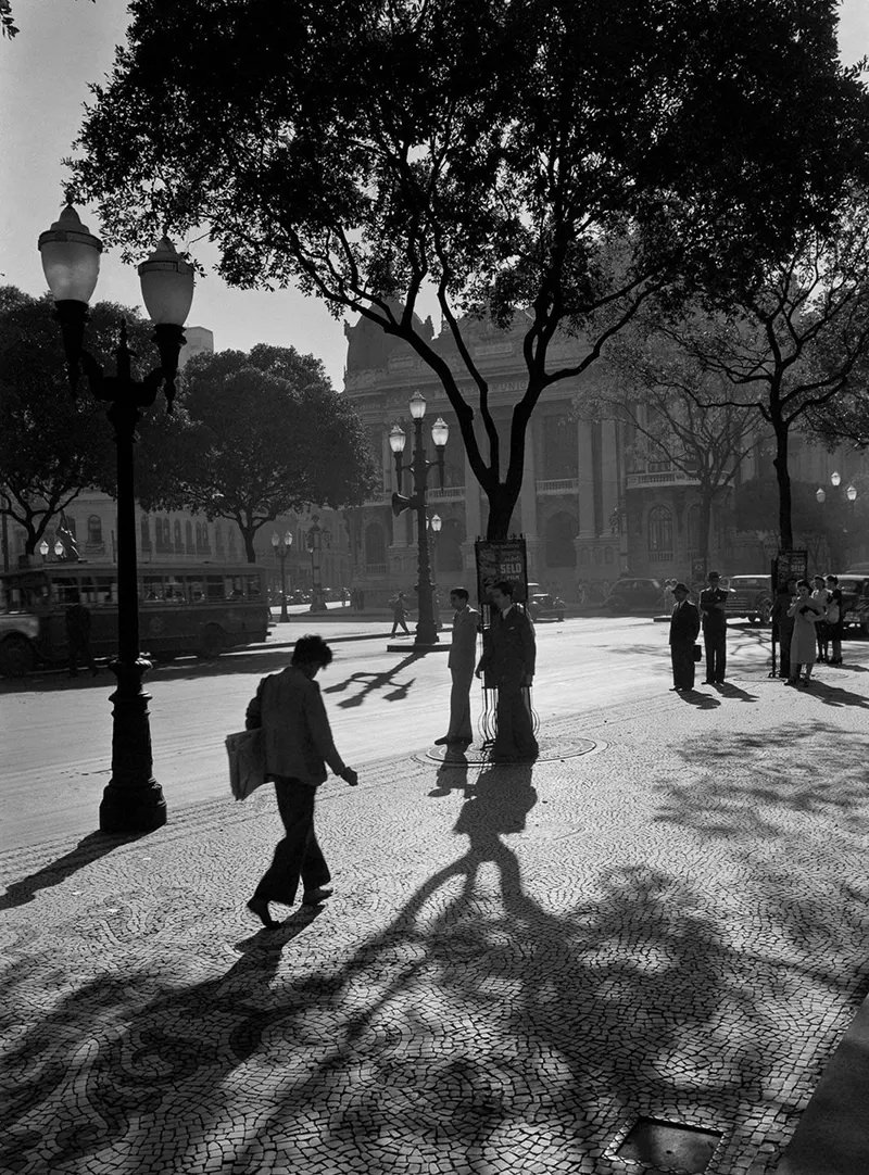 A street scene near Rio’s Teatro Municipal.