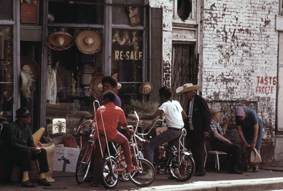 Sidewalk merchandise on Chicago’s South Side, June 1973.