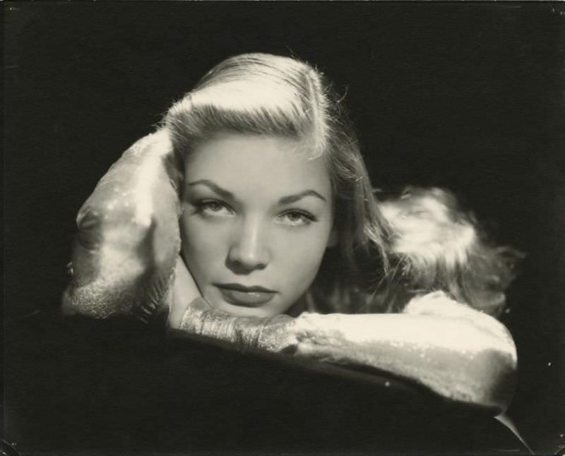 Lauren Bacall, 1944