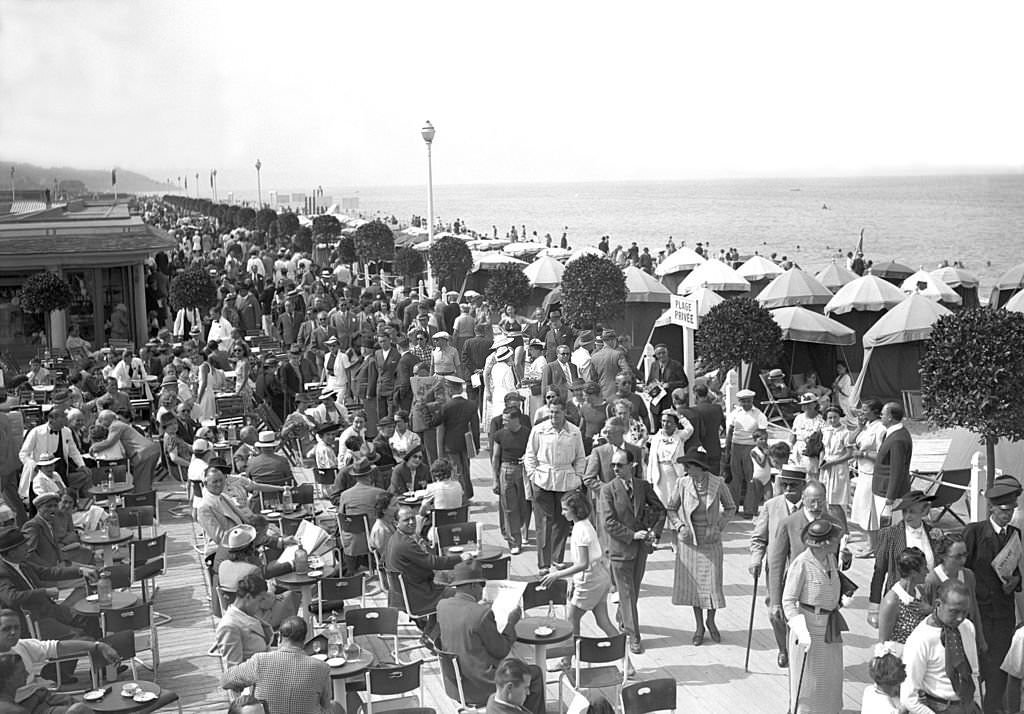 Deauville, Beach scene, 1938