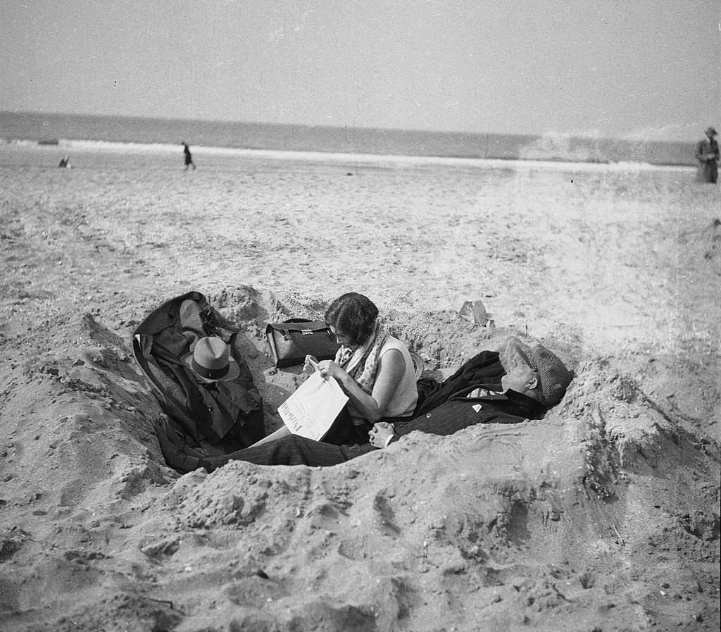 Couple on the beach of Deauville, 1937