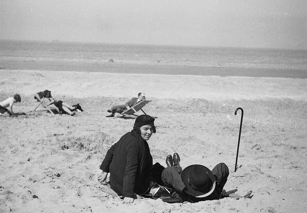 Couple in the beach of Deauville, 1937