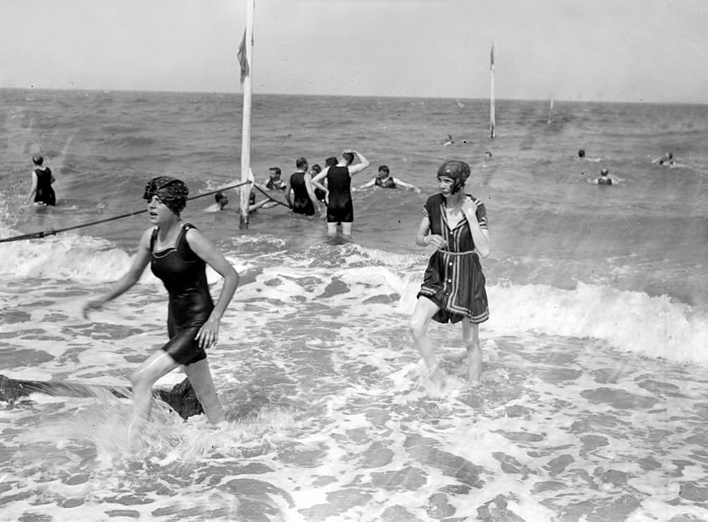 The beach of Deauville (Calvados), in 1920.