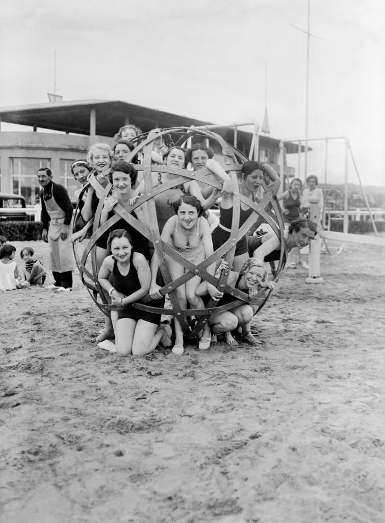 Some Young Women having fun on Deauville'S Beach On July 7, 1936.