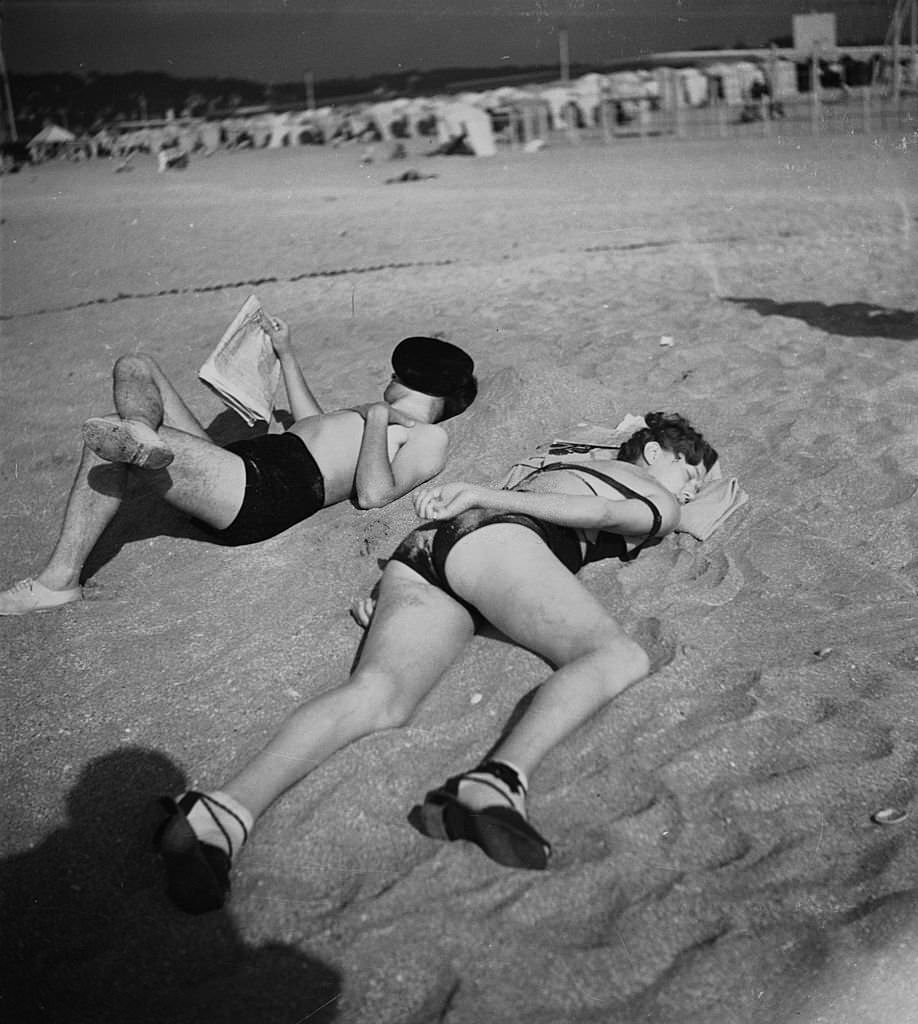 Couple on the Deauville's beach, 1936