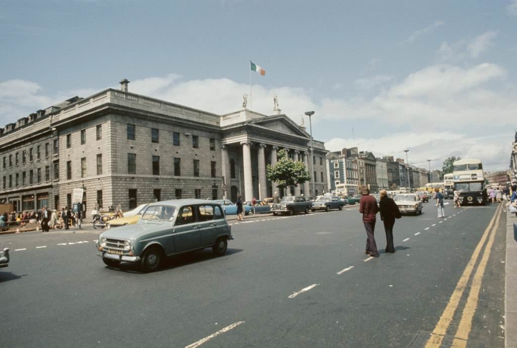 Exterior view of General Post Office, Dublin, 1970s