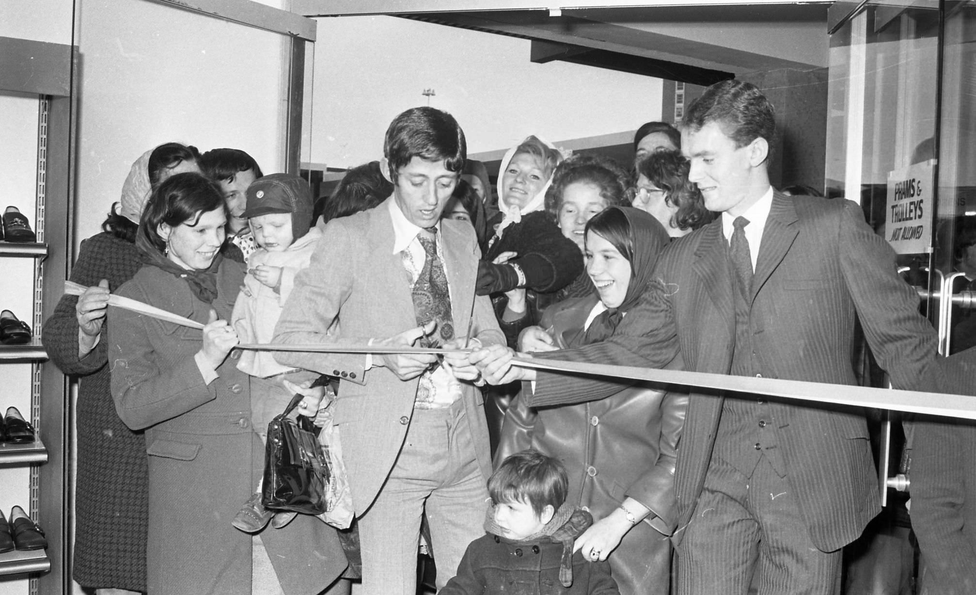 Dickie Rock at the opening of a Shopping Centre in Ballymun, circa February 1971