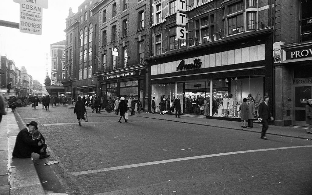 Street scene Arnotts, 1972