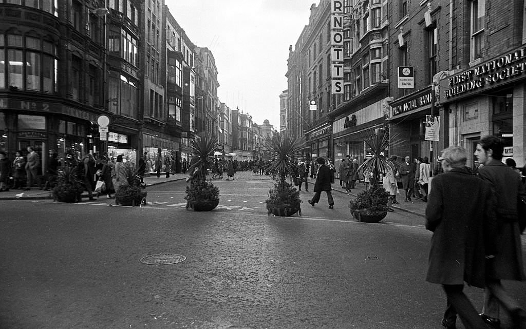 Street scene Arnotts, 1972