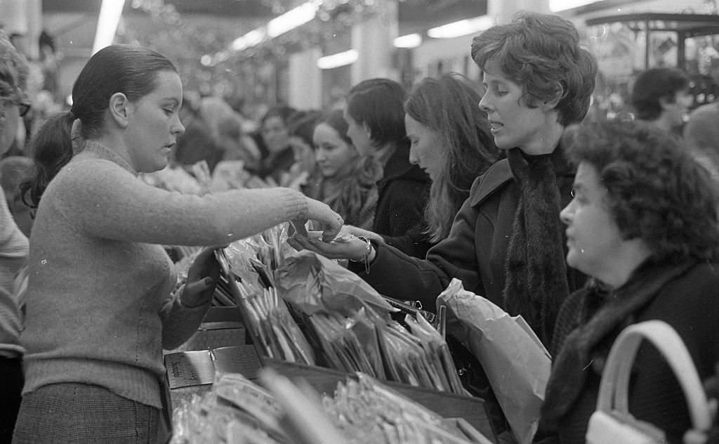 Christmas shopping in Henry Street, Dublin, 1971