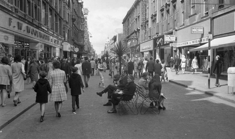 A busy Henry Street with shoppers, June 1971.