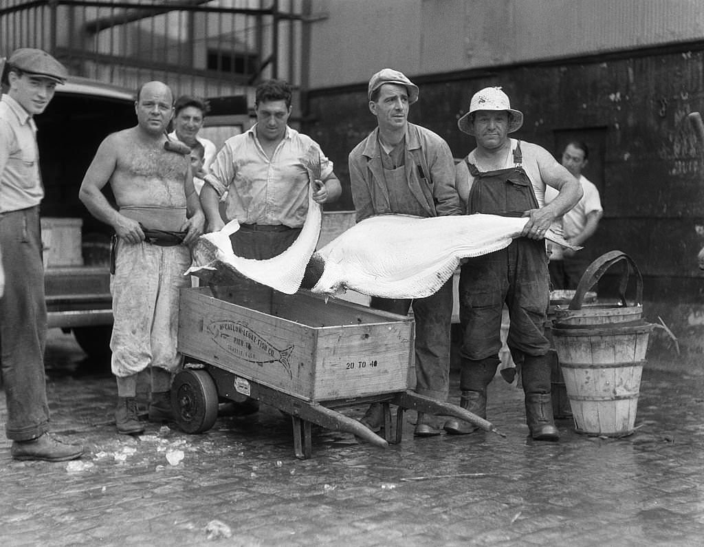 Handlers at Fulton Fishmarket, 1935