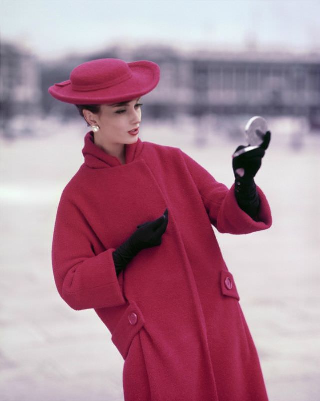 Marie-Hélène Arnaud at Place de la Concorde, Paris, 1957